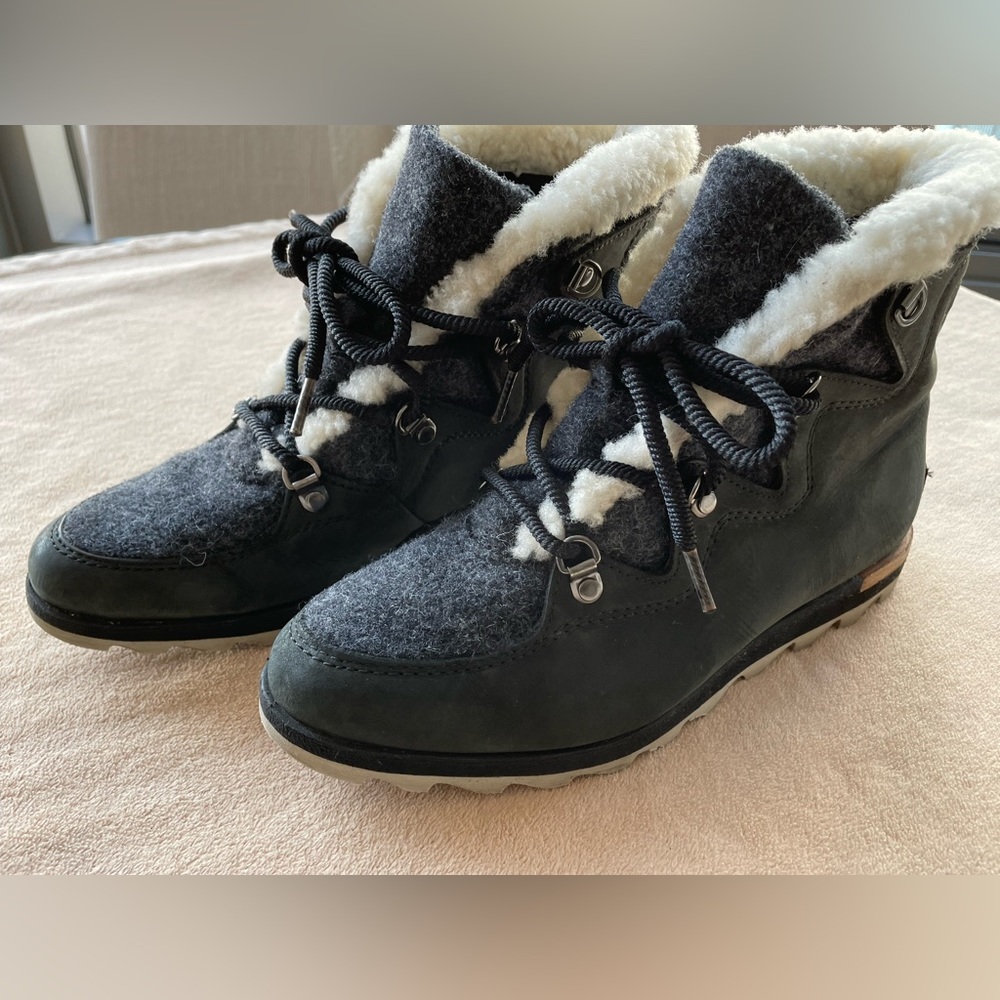 Sorel Sneakerchic Alpine LL5334-010 Lace Up Ankle Boots Size 9